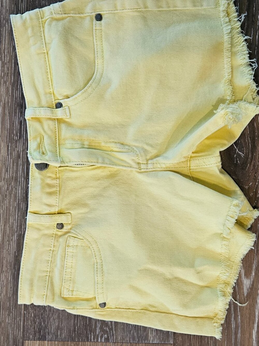 Yellow short shorts